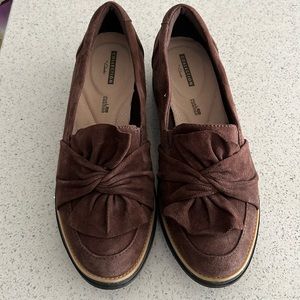 Clark’s size 9 brown suede loafer